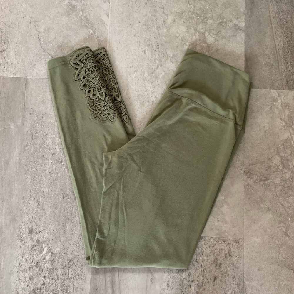 Aerie Leggings Size M. Cute design!!!